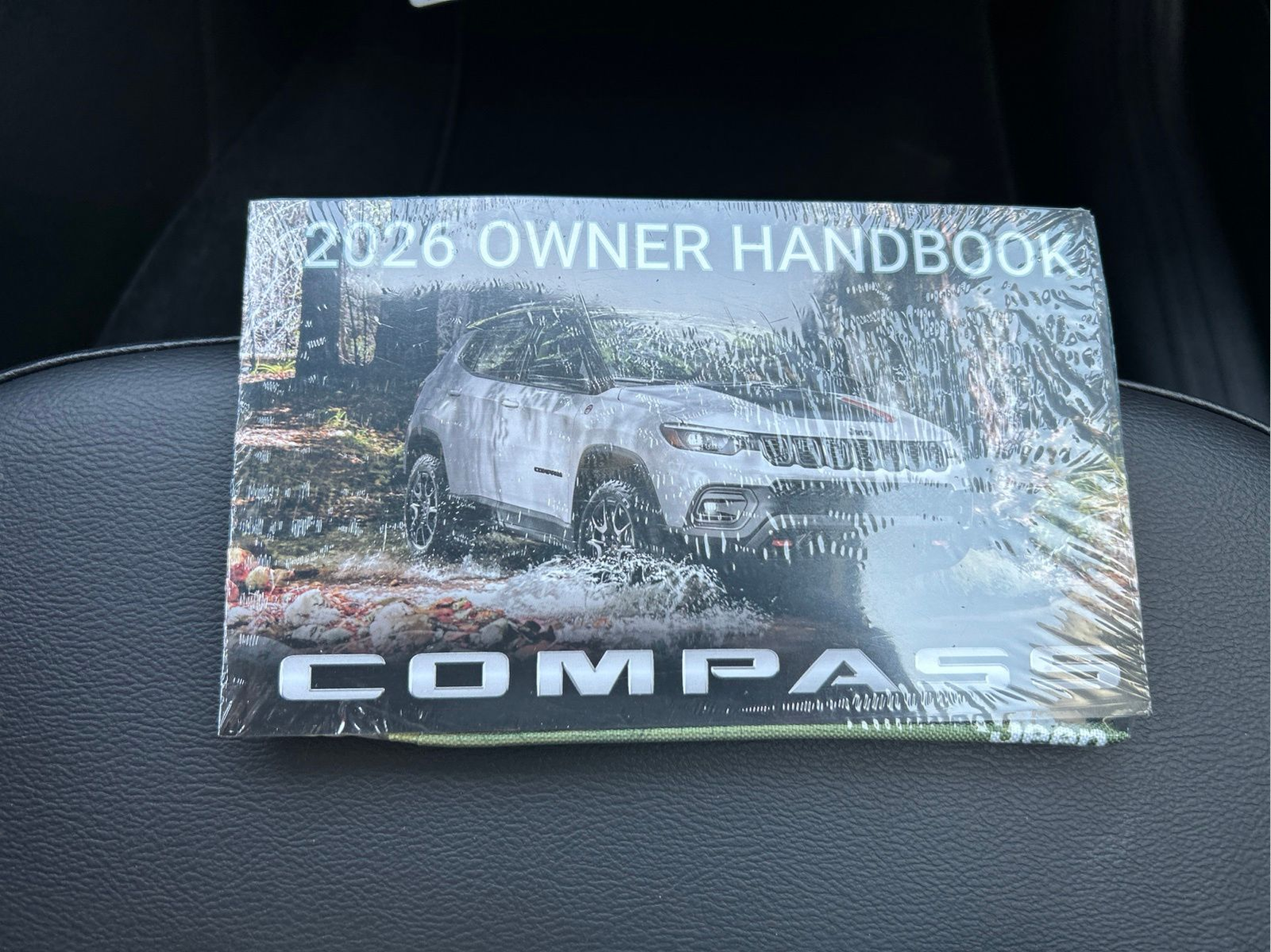 New 2026 Bright White Clear-Coat Exterior Paint Jeep Limited image 19