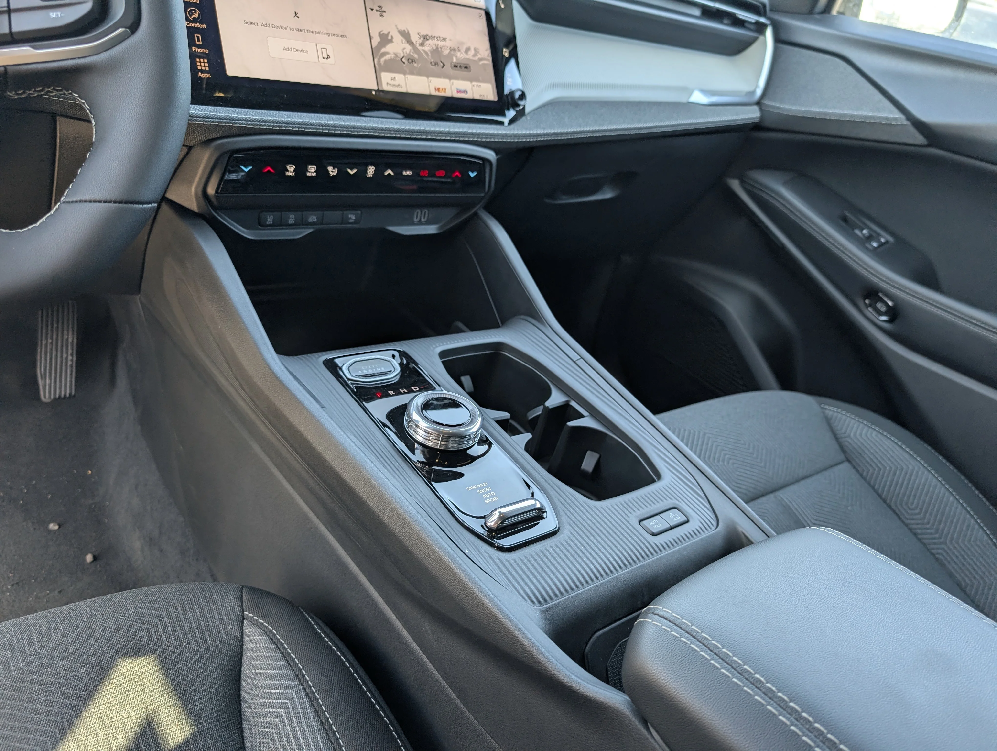 New 2026 Diamond Black Crystal Pearl Jeep Laredo image 30