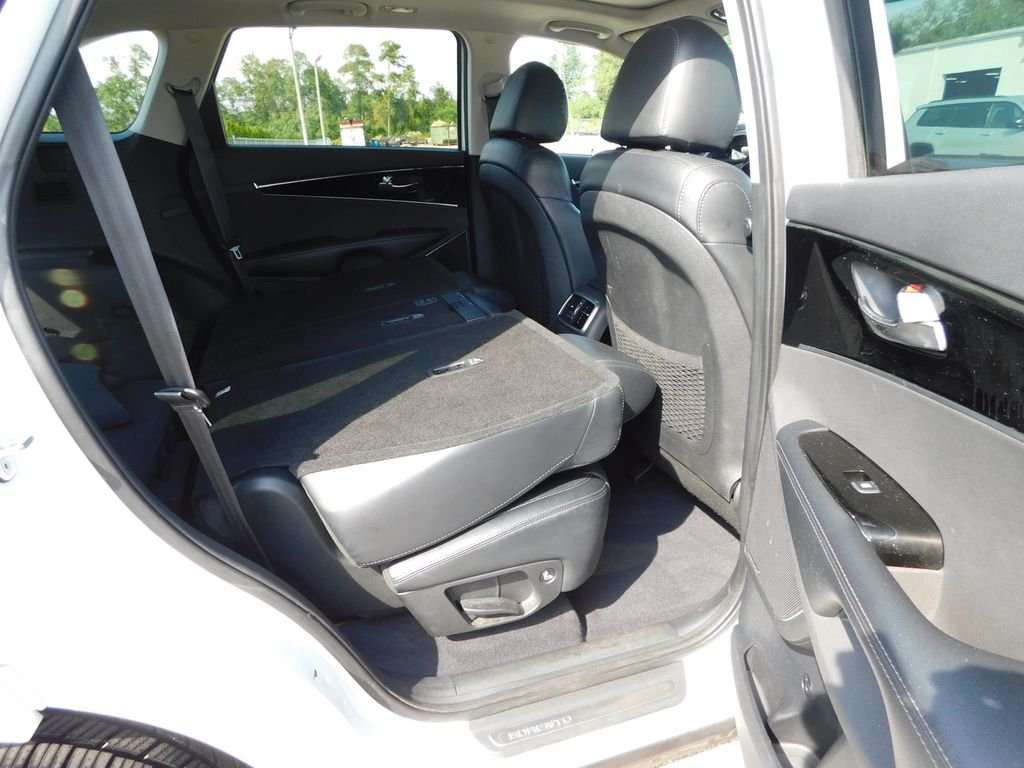 Used 2020 White Kia SX image 27