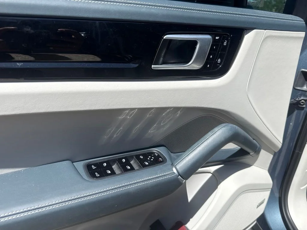 Used 2020 Blue Porsche Base image 13