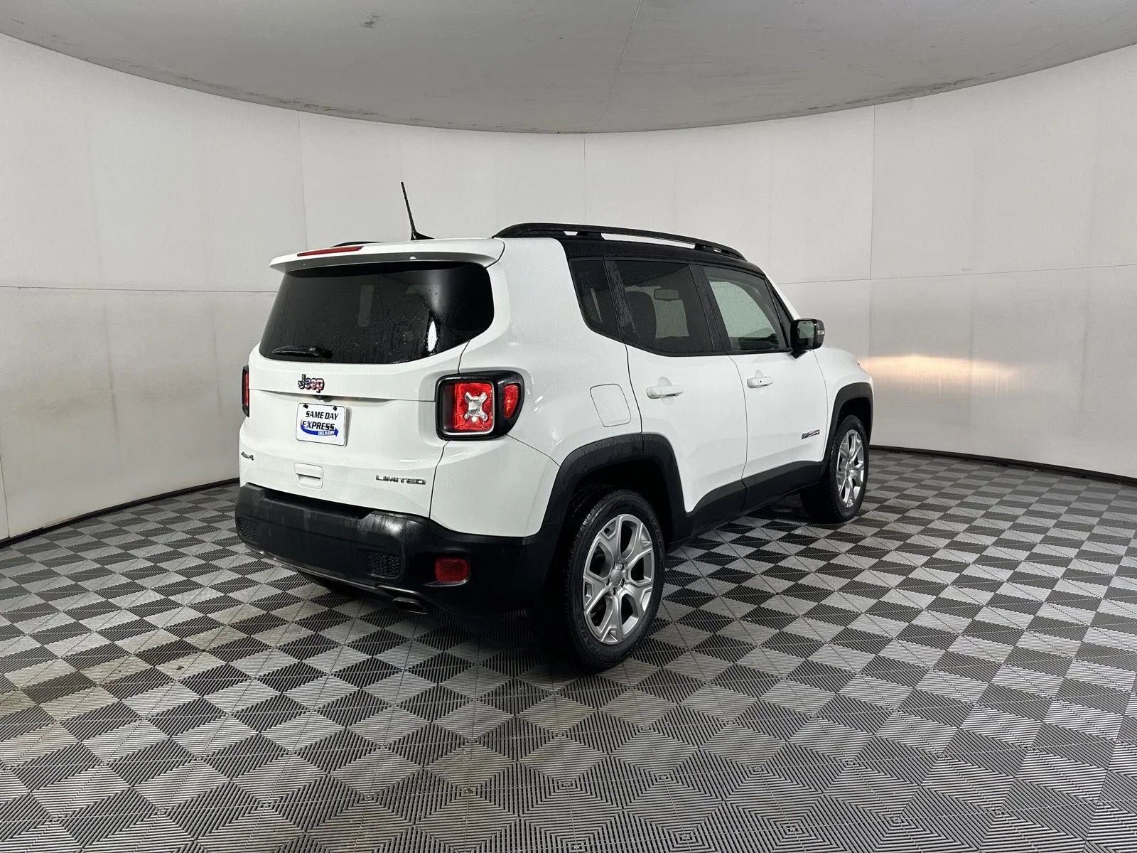 Used 2020 Alpine White Clearcoat Jeep Limited image 22