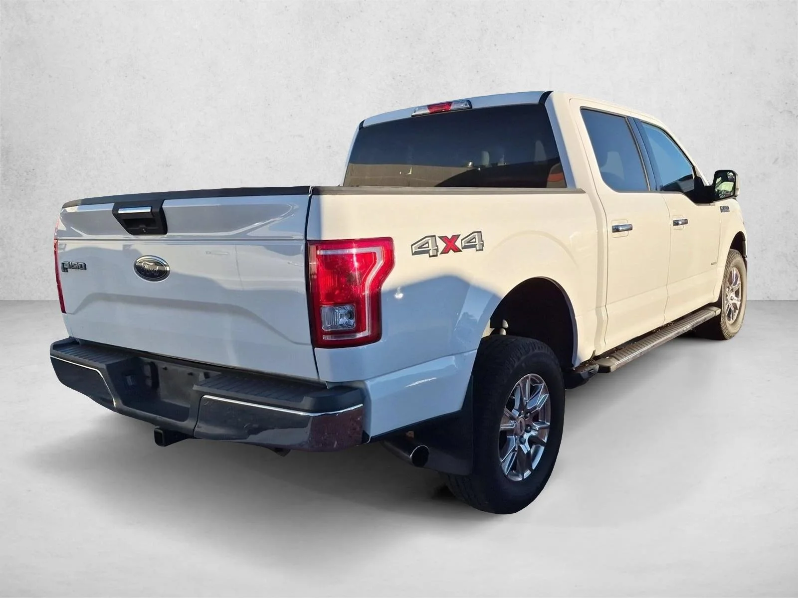 Used 2015 Oxford White Ford XLT image 5