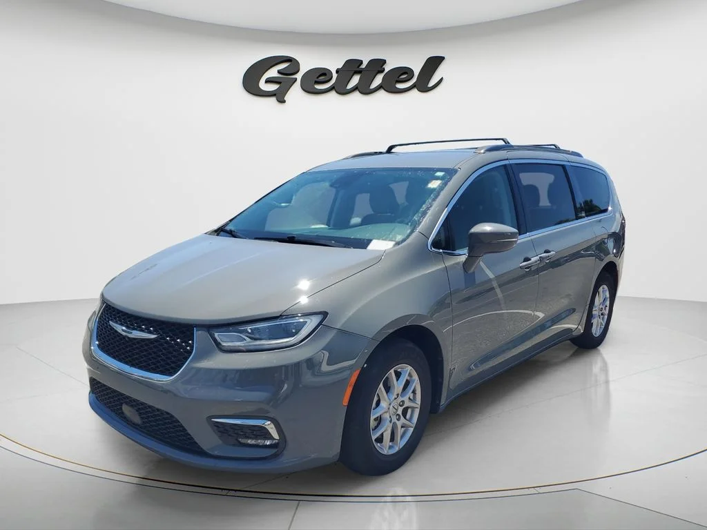 2022 Chrysler Pacifica Touring L's photo