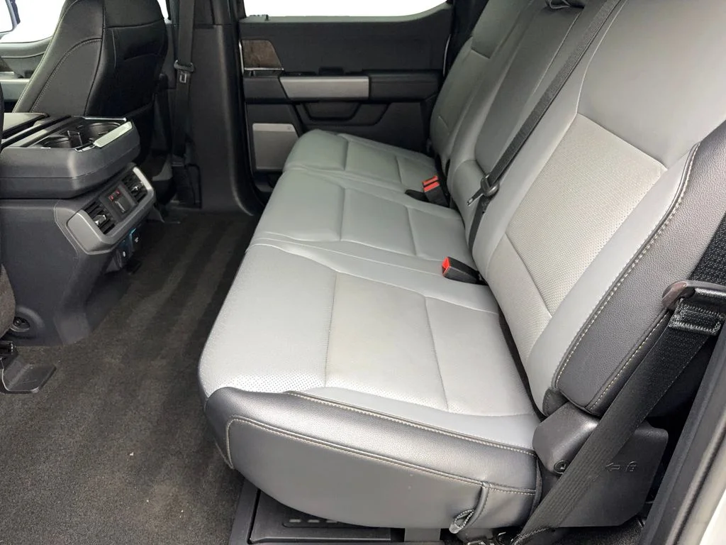 Used 2022 Silver Ford Lariat image 34