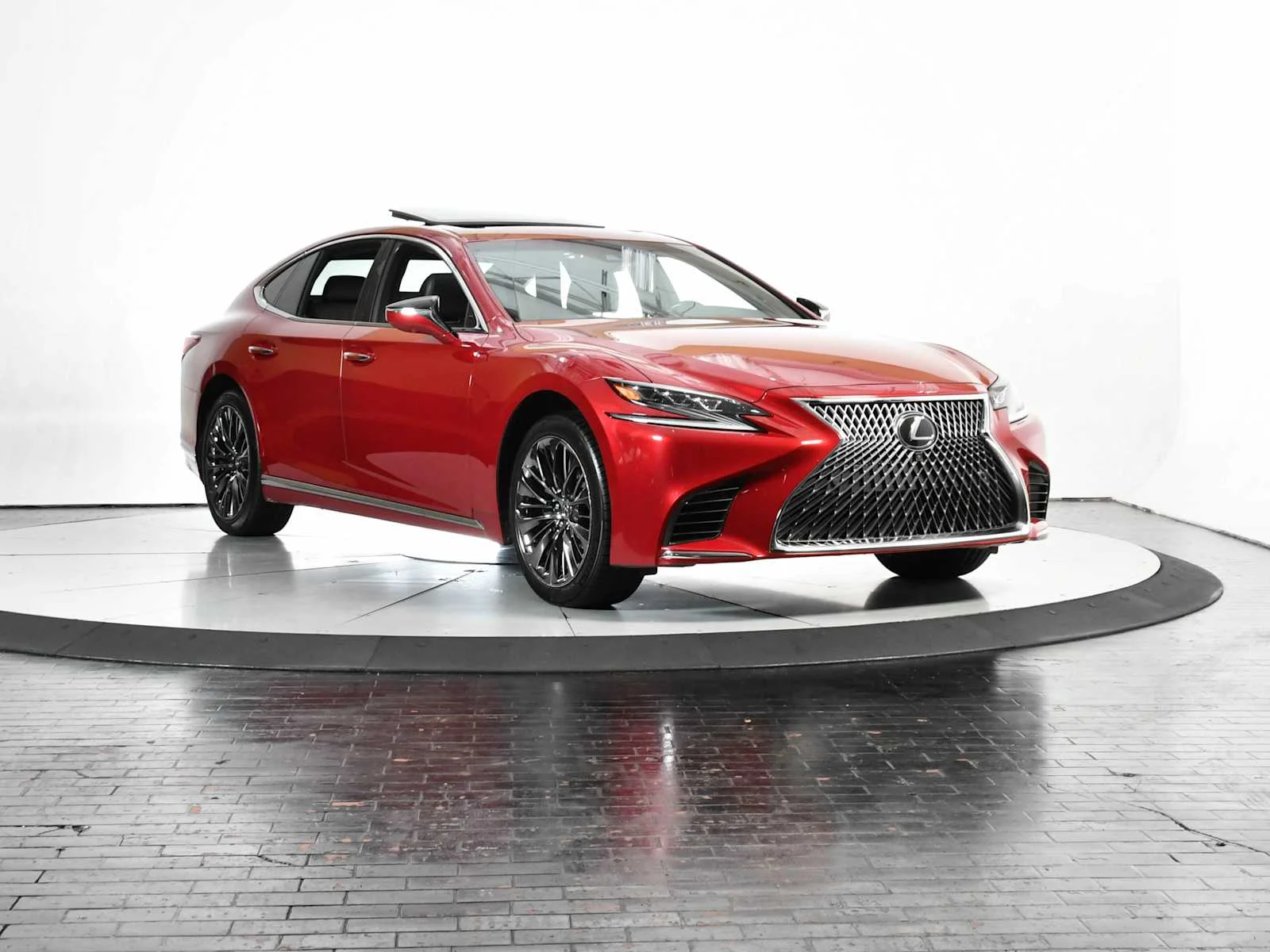 Used 2018 Matador Red Mica Lexus  image 9