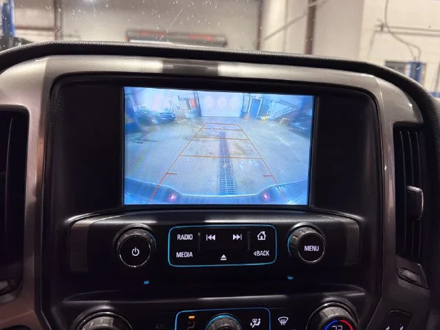 Used 2018 SUMMIT WHITE Chevrolet LT image 25