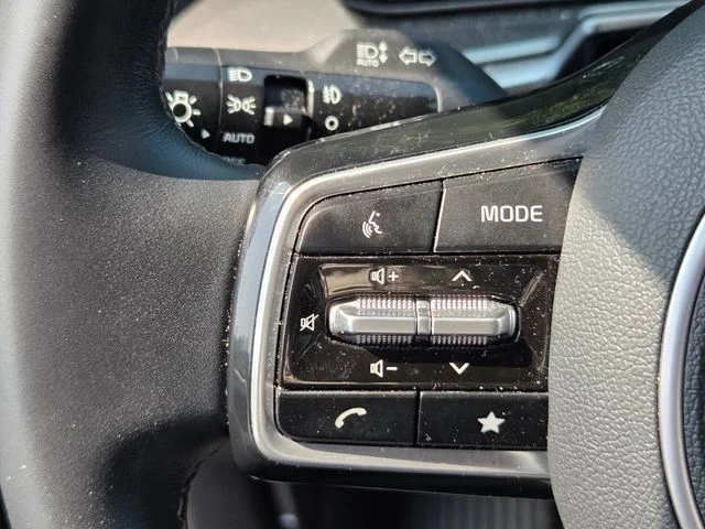 Used 2025  Kia EX image 28