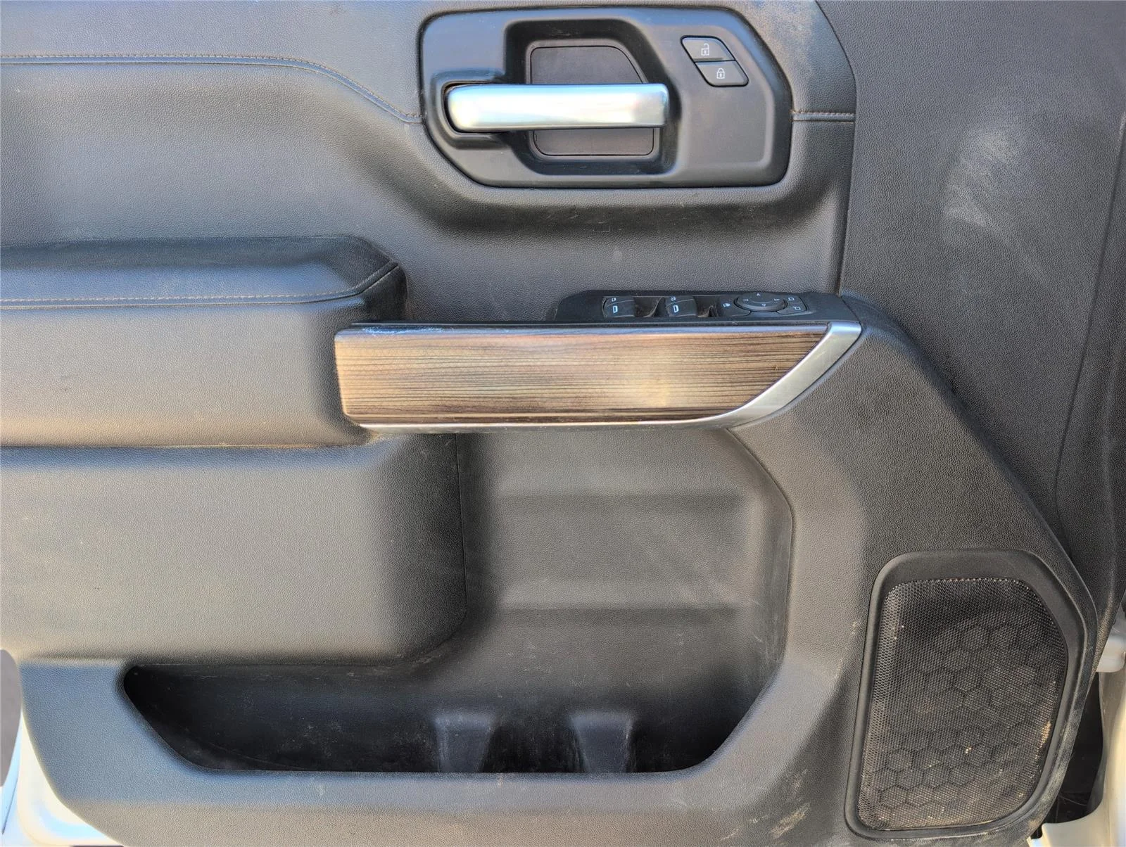 Used 2023 Silver Ice Metallic Chevrolet LT image 11