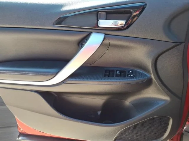 Used 2024  Mitsubishi SE image 14