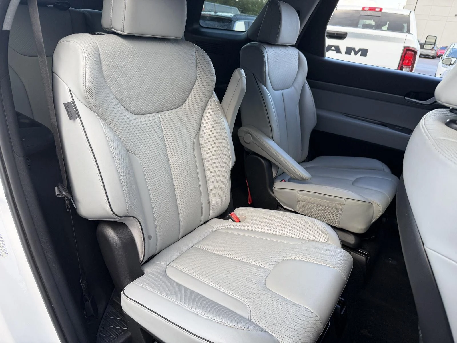 Used 2025 Hyper White Hyundai SEL image 21