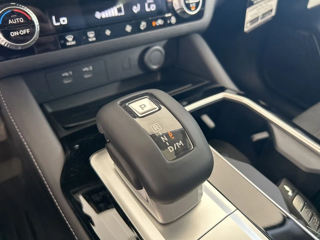 New 2026 White Mitsubishi SE image 8