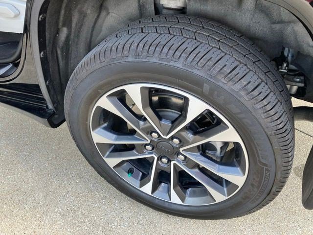 Certified Used 2021 Diamond Black Crystal Pearlcoat Jeep Overland image 28