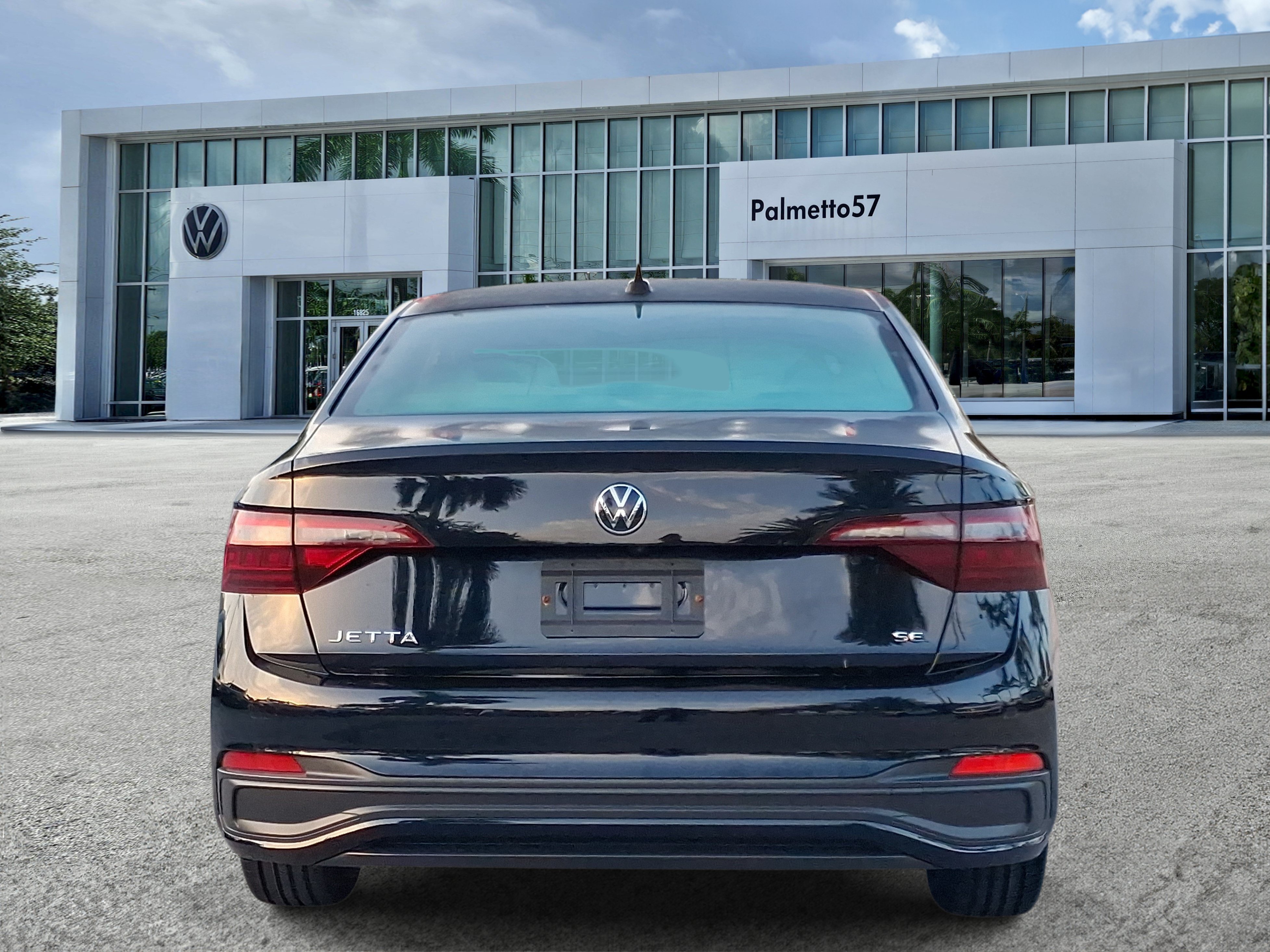 Certified Used 2023  Volkswagen 1.5T SE image 5