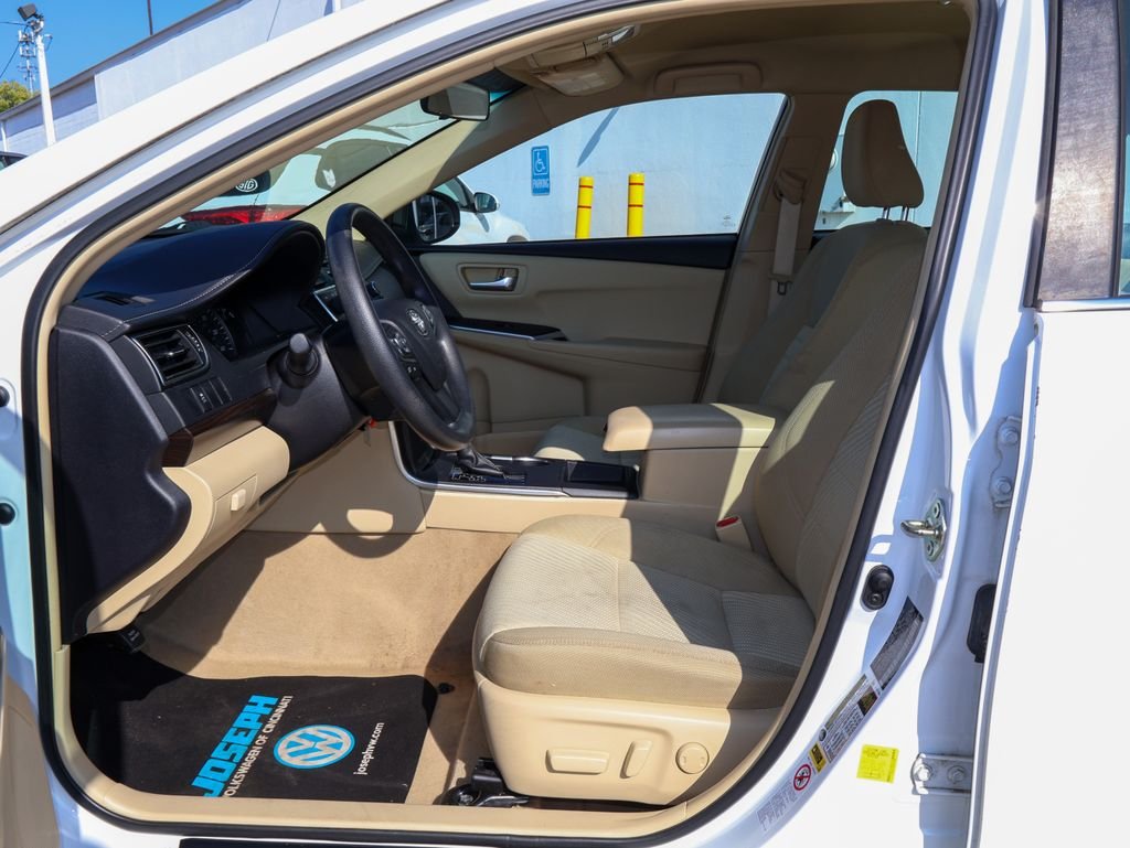 Used 2015 White Toyota LE image 11