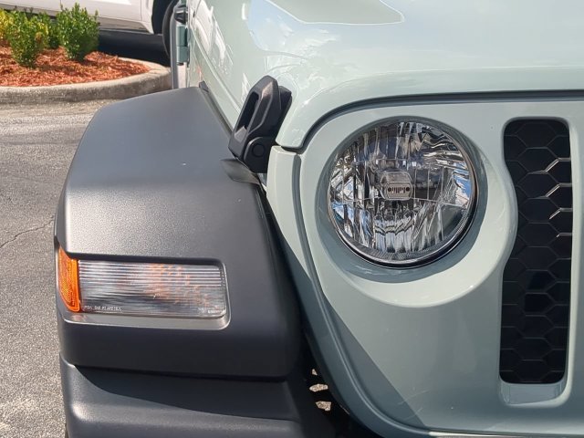 Certified Used 2024  Jeep Sport S image 10
