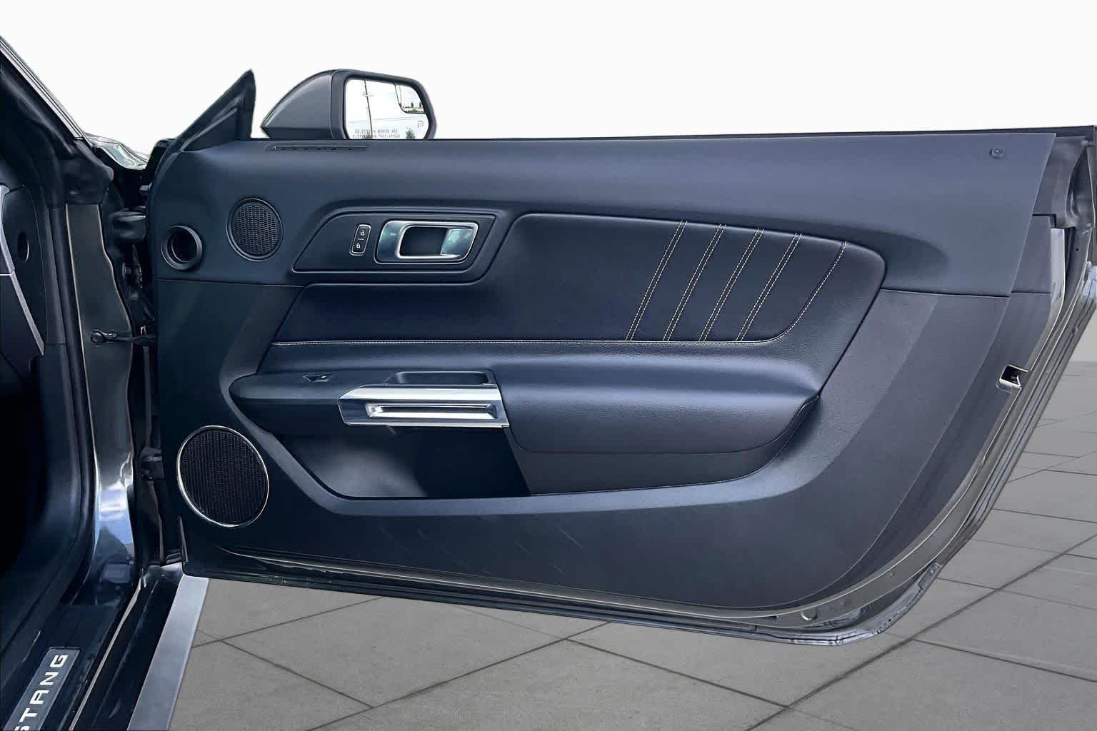 Used 2019 Magnetic Metallic Ford GT Premium image 20