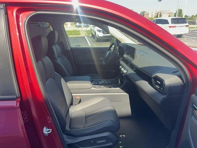 New 2026 Radiant Red Metallic II Honda RTL image 15