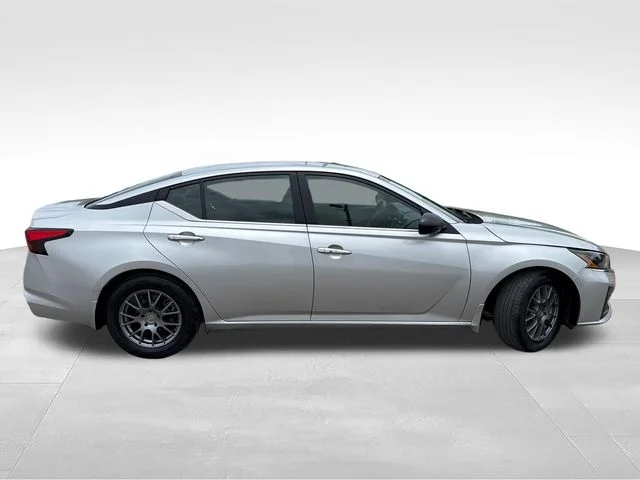 Used 2024 Silver Nissan 2.5 S image 8