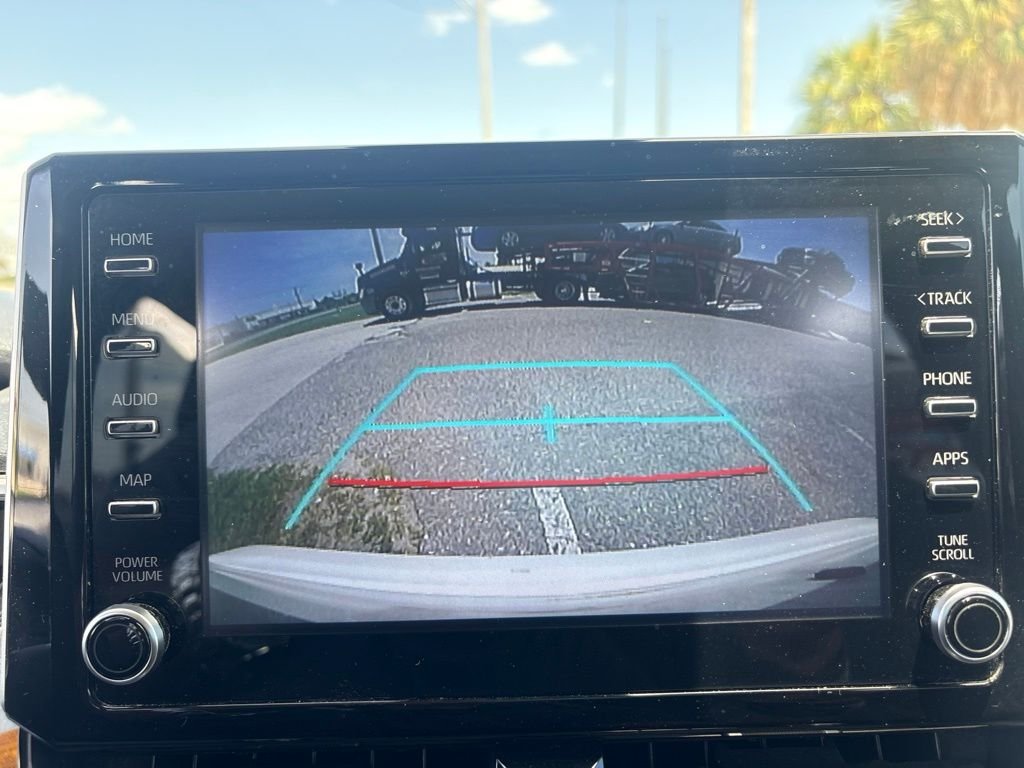 Used 2020 White Toyota LE image 25