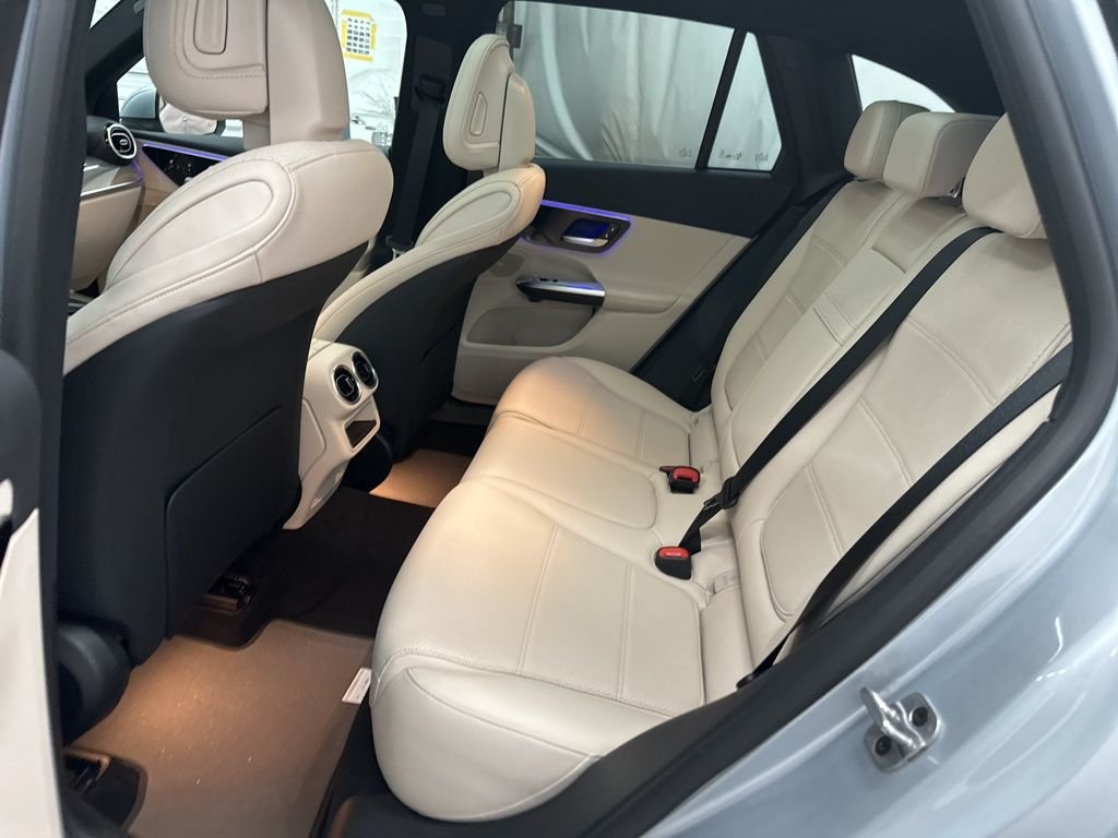 Used 2026 Silver Mercedes-Benz GLC 300 image 22