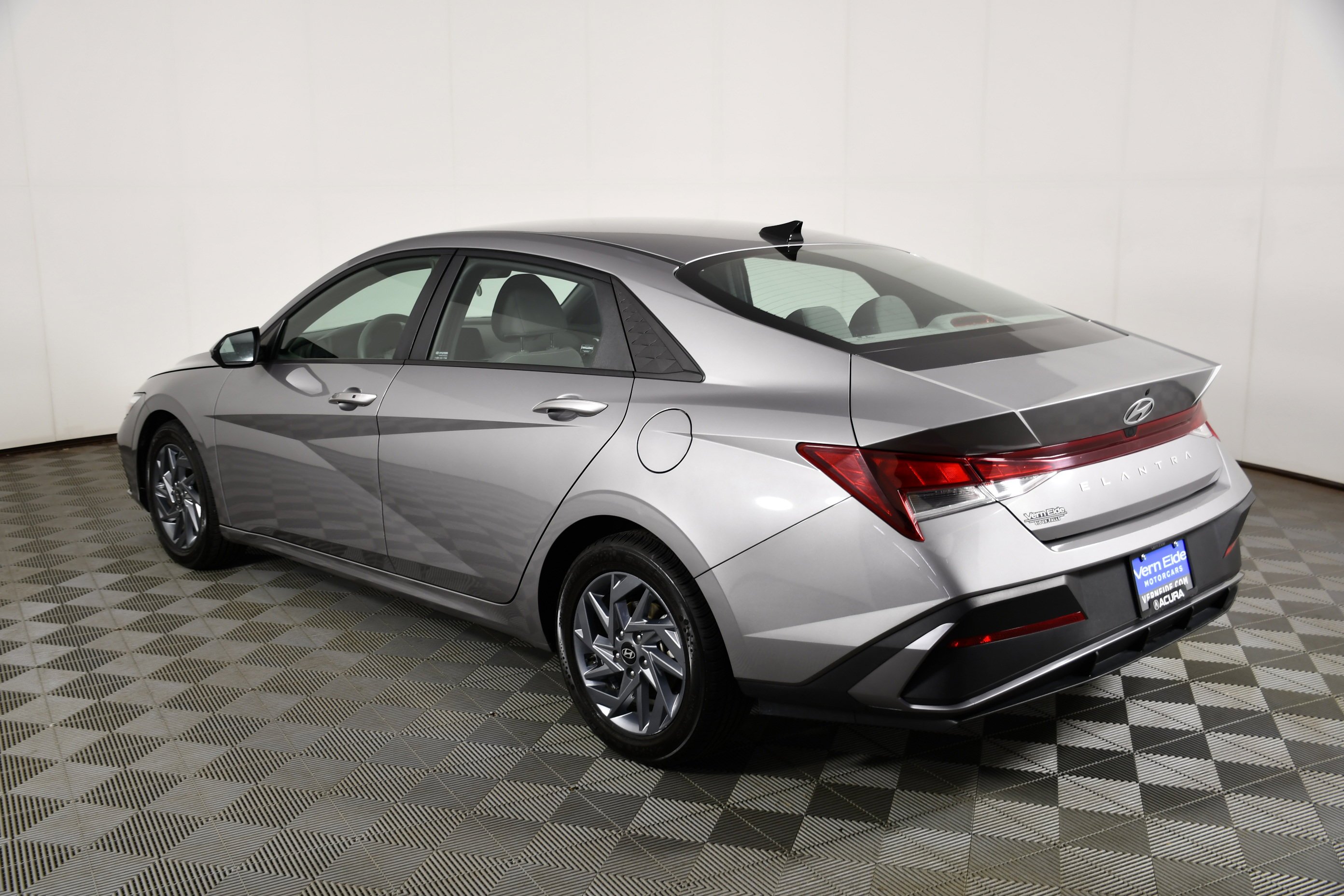 Used 2024 Fluid Metal Hyundai SEL image 8