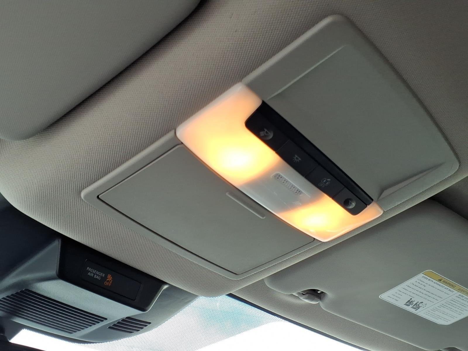 Used 2025 Glacier White Nissan S image 8