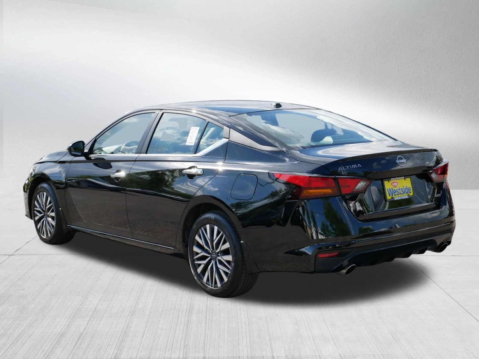 Used 2024 Super Black Nissan 2.5 SV image 5