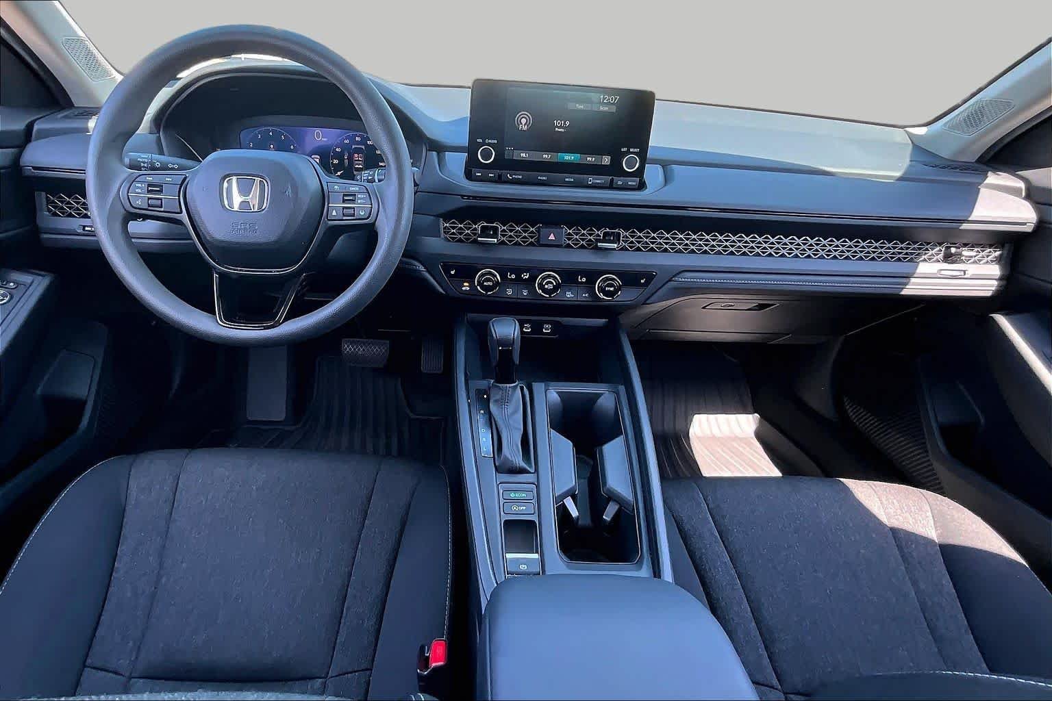 2025 Honda Accord SE - Photo 14