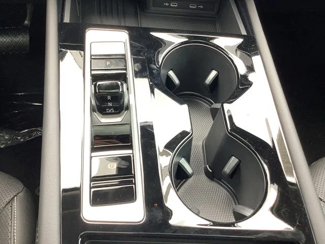 2025 Volkswagen Atlas SE w/Tech - Photo 15