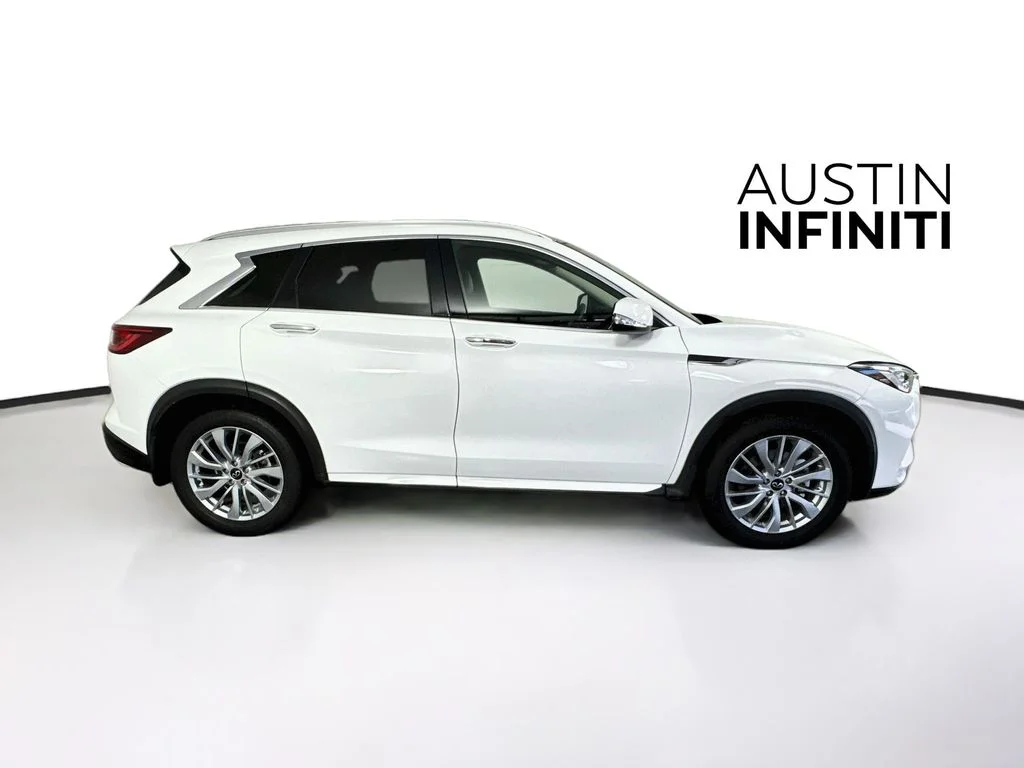 Certified Used 2023 White INFINITI LUXE image 11