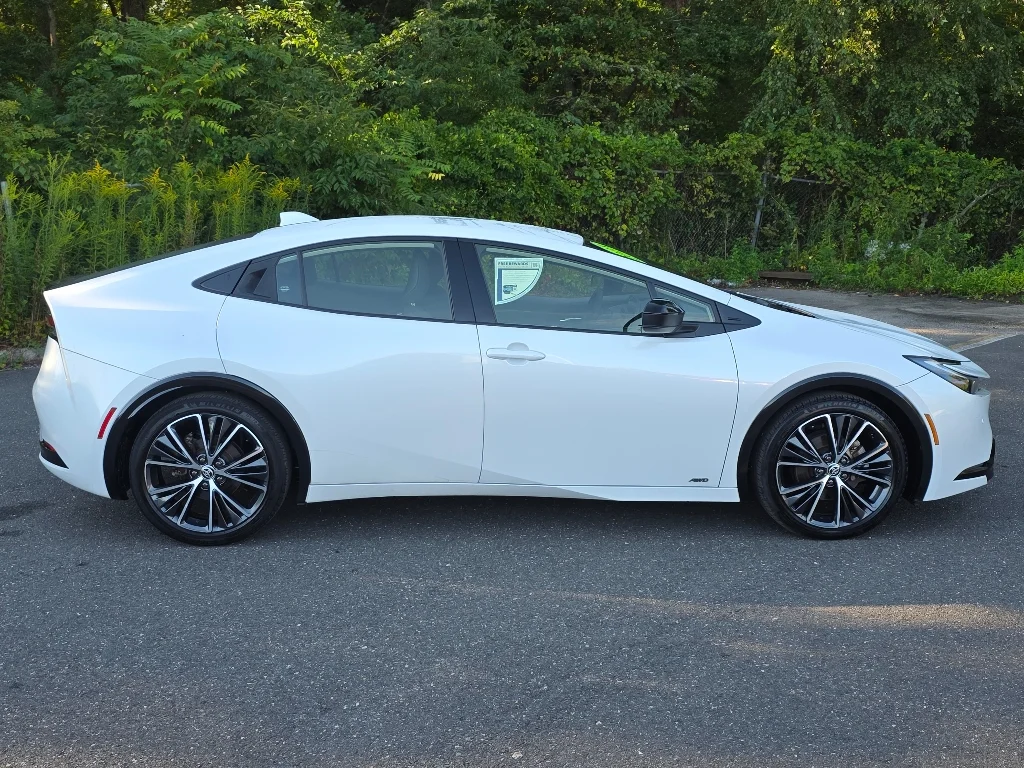Used 2023 Wind Chill Pearl Toyota XLE image 18