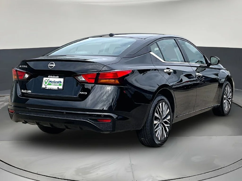 Used 2025 Black Nissan 2.5 SV image 7