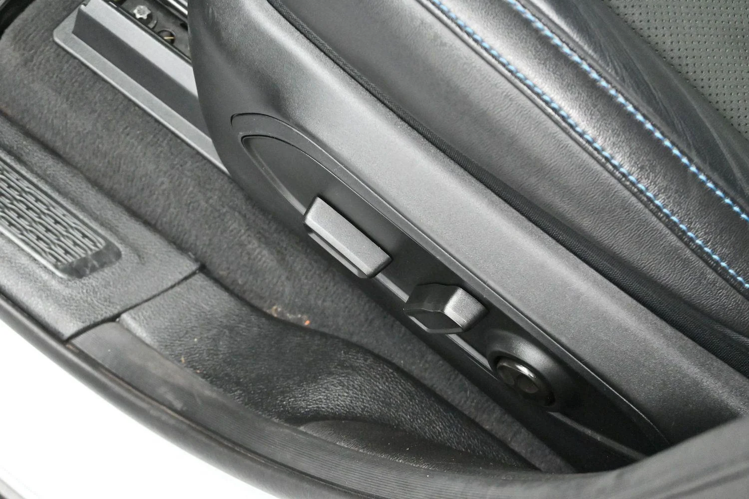 Used 2022 Bright White Clearcoat Jeep Trailhawk image 14