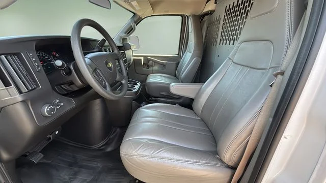 Used 2025 White Chevrolet Work Van image 18