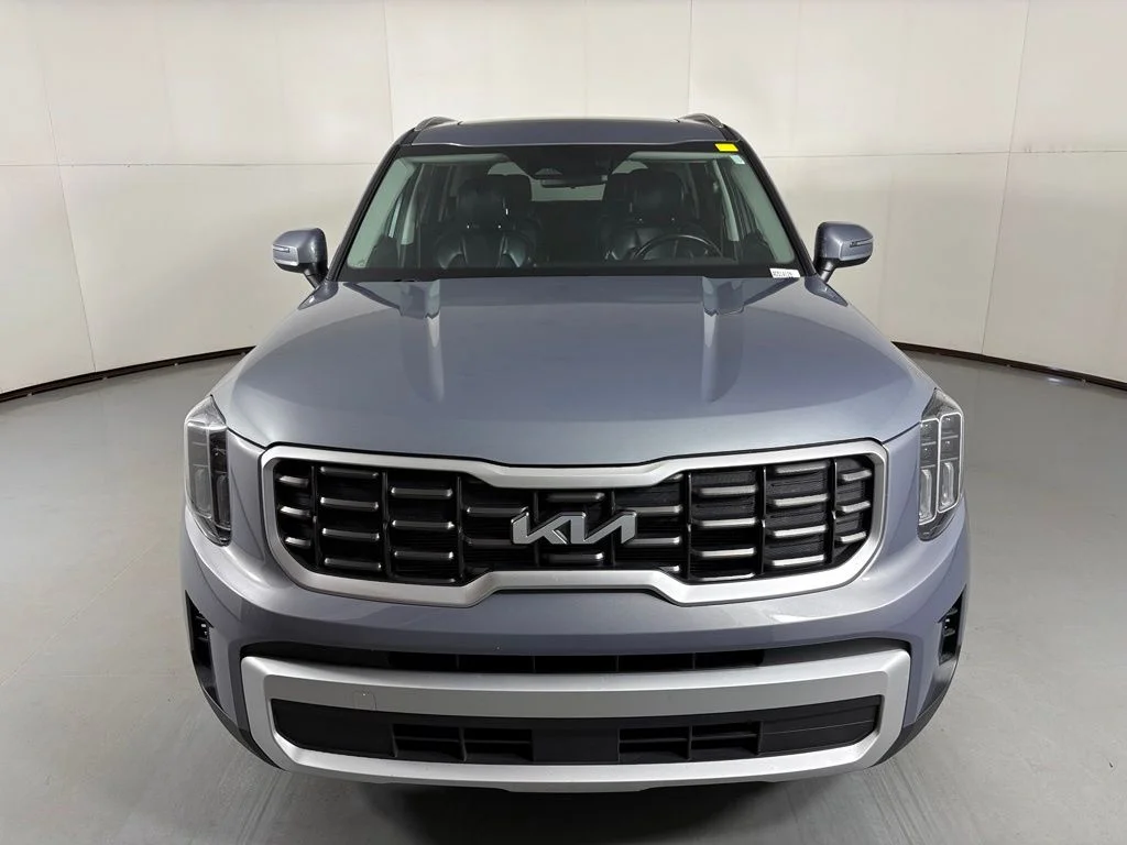 Used 2025 Silver Kia S image 3