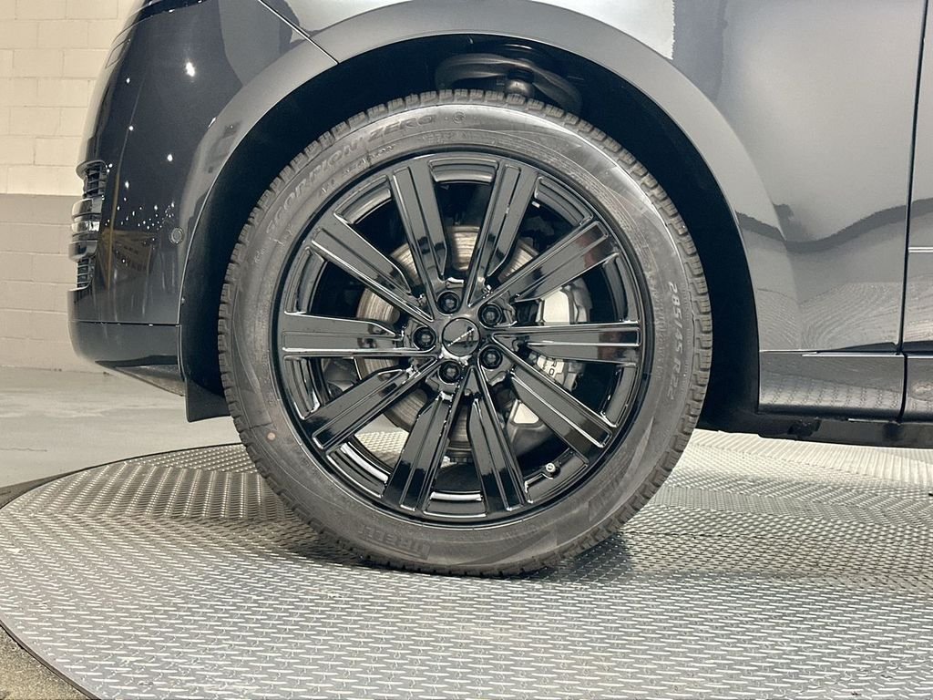 New 2026 Carpathian Gray Premium Metallic Land Rover SE image 5