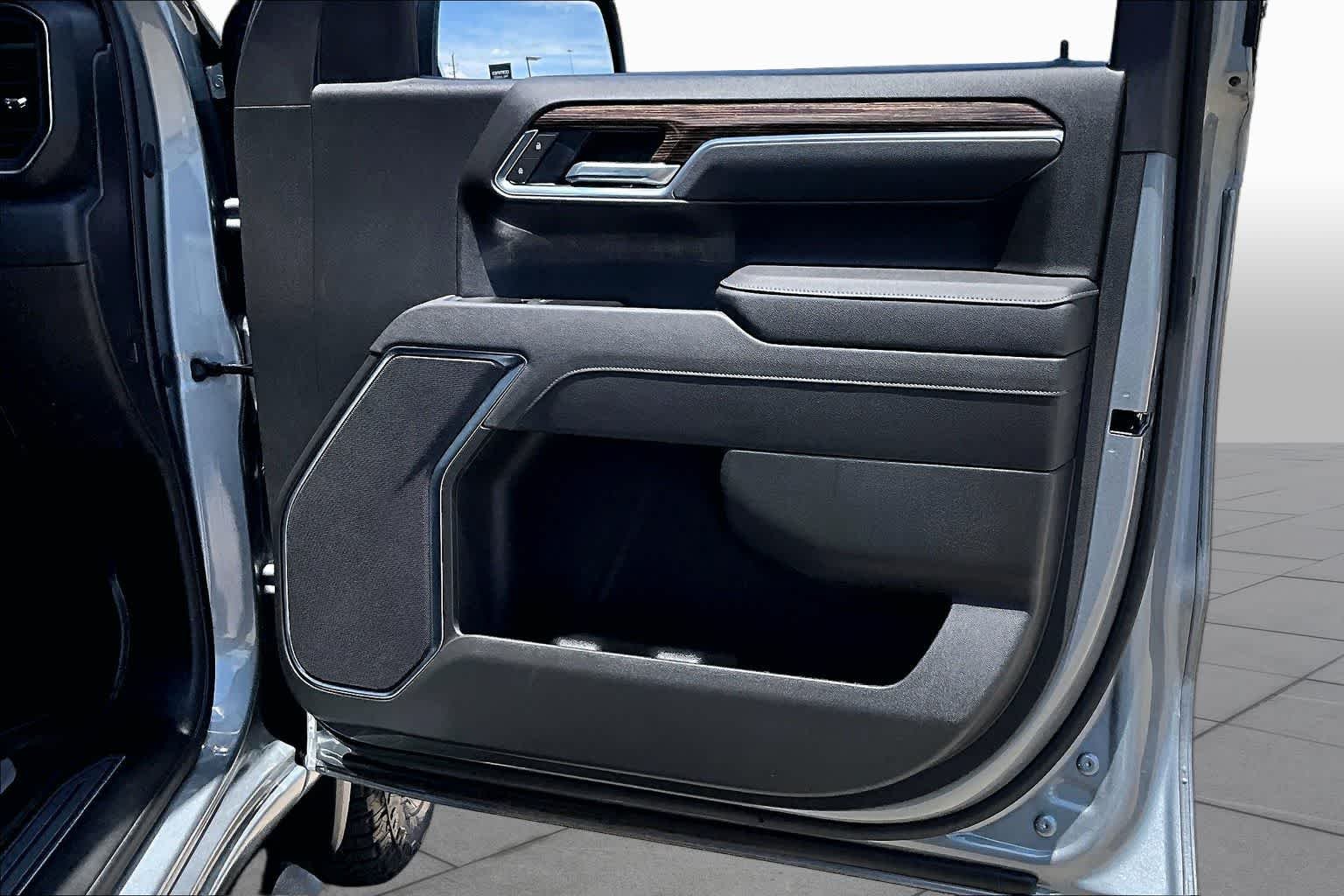 Used 2026 Sterling Metallic GMC Elevation image 23