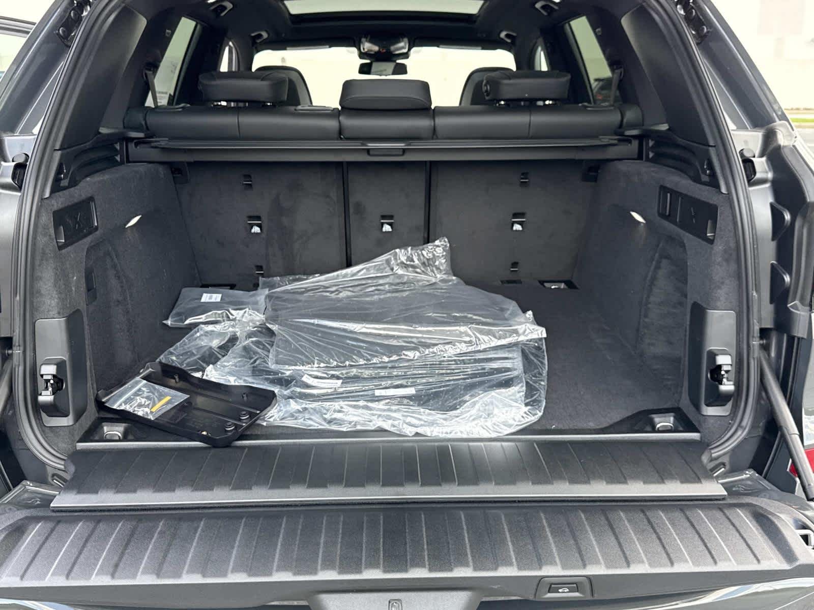 New 2026 Dravit Grey Metallic BMW xDrive40i image 29