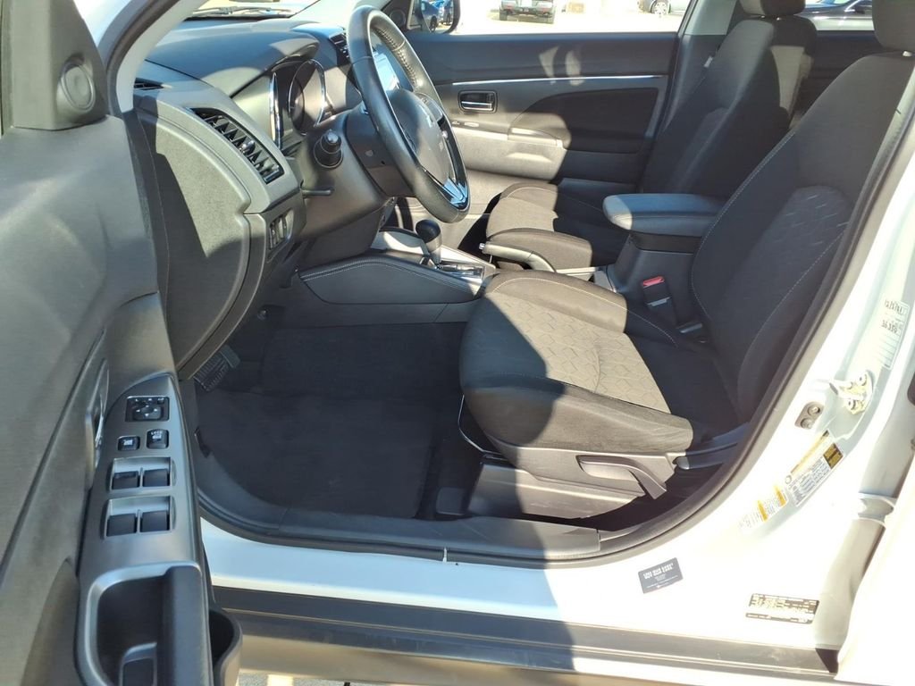 Used 2021 Alloy Silver Metallic Mitsubishi 2.0 SE image 18
