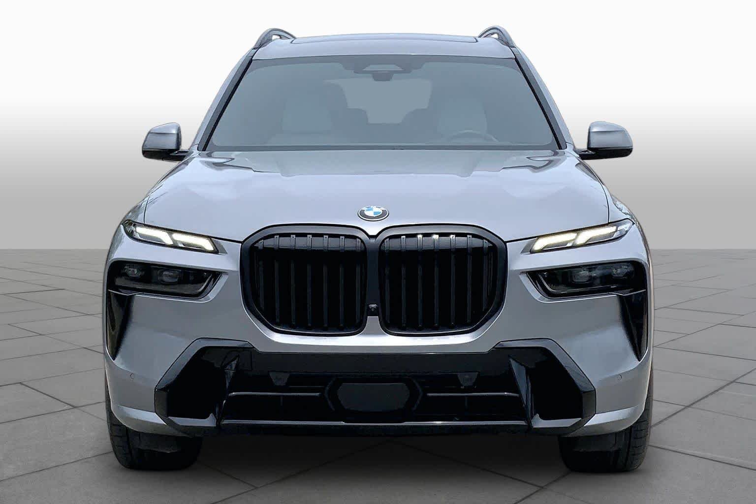 Used 2025 Skyscraper Grey Metallic BMW xDrive40i image 3