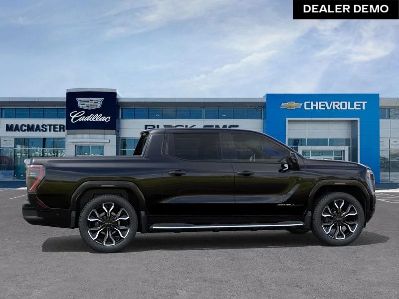 Used 2025  GMC Denali image 5