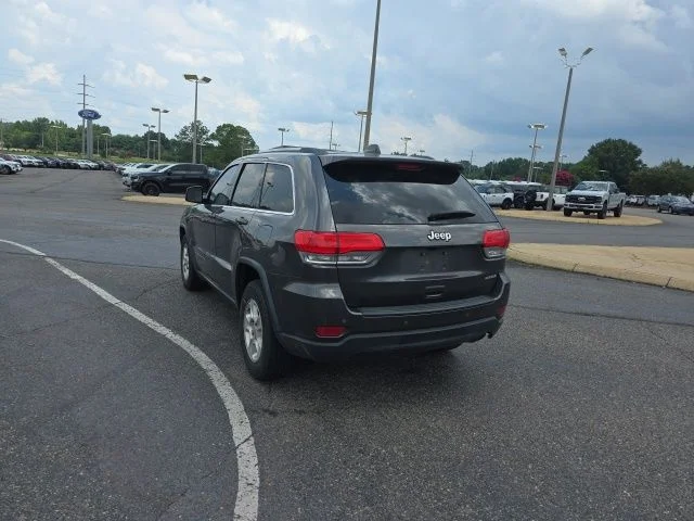Used 2017 Crystal Metallic Jeep Laredo image 5