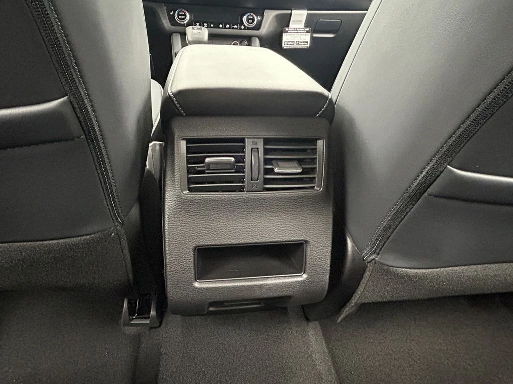New 2026 Diamond White Mitsubishi SE image 38