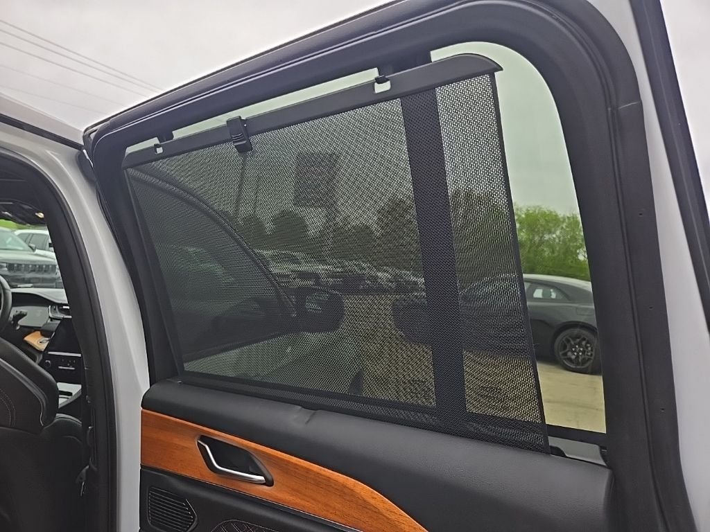 Used 2022 White Jeep Summit Reserve image 98