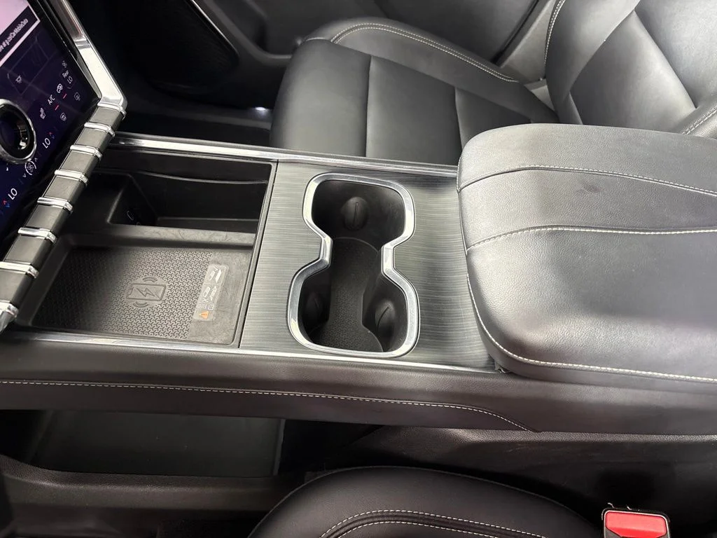 Used 2024 White GMC Elevation image 43
