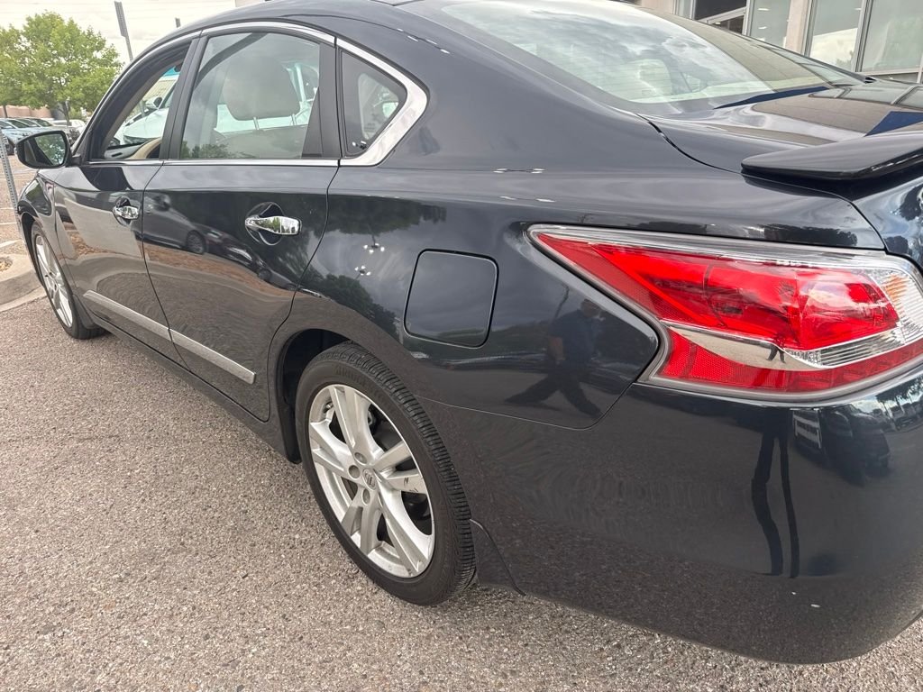 Used 2015 Blue Nissan 3.5 SL image 8