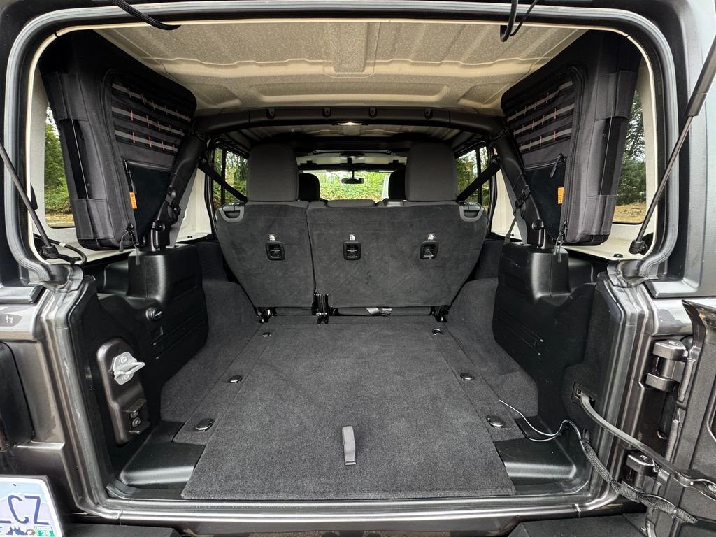 Used 2018 Granite Crystal Metallic Clearcoat Jeep Unlimited Sport S image 9