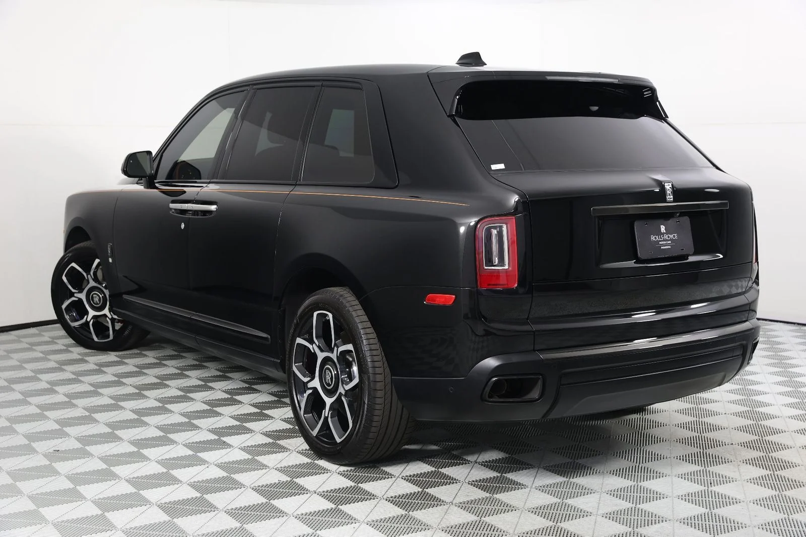 Certified Used 2023 Black Diamond Rolls-Royce Black Badge image 3