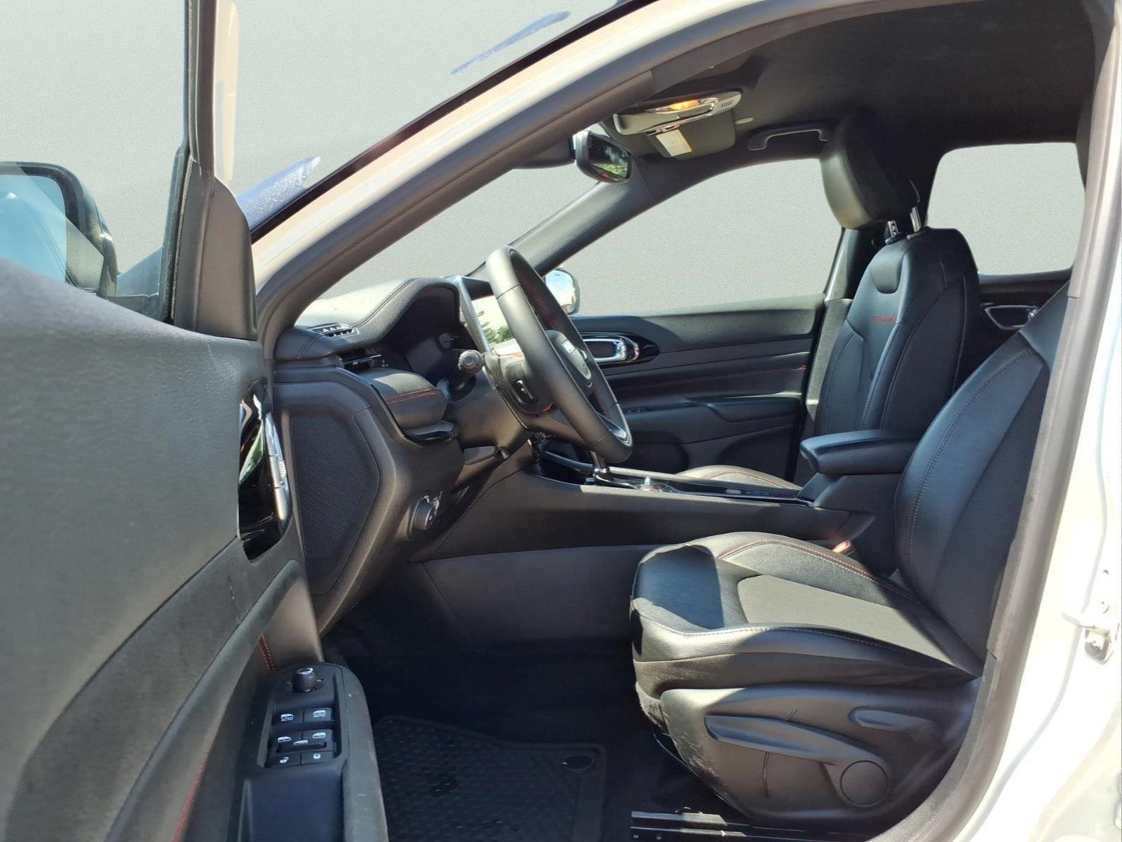 Used 2025 Bright White Clearcoat Jeep Trailhawk image 17