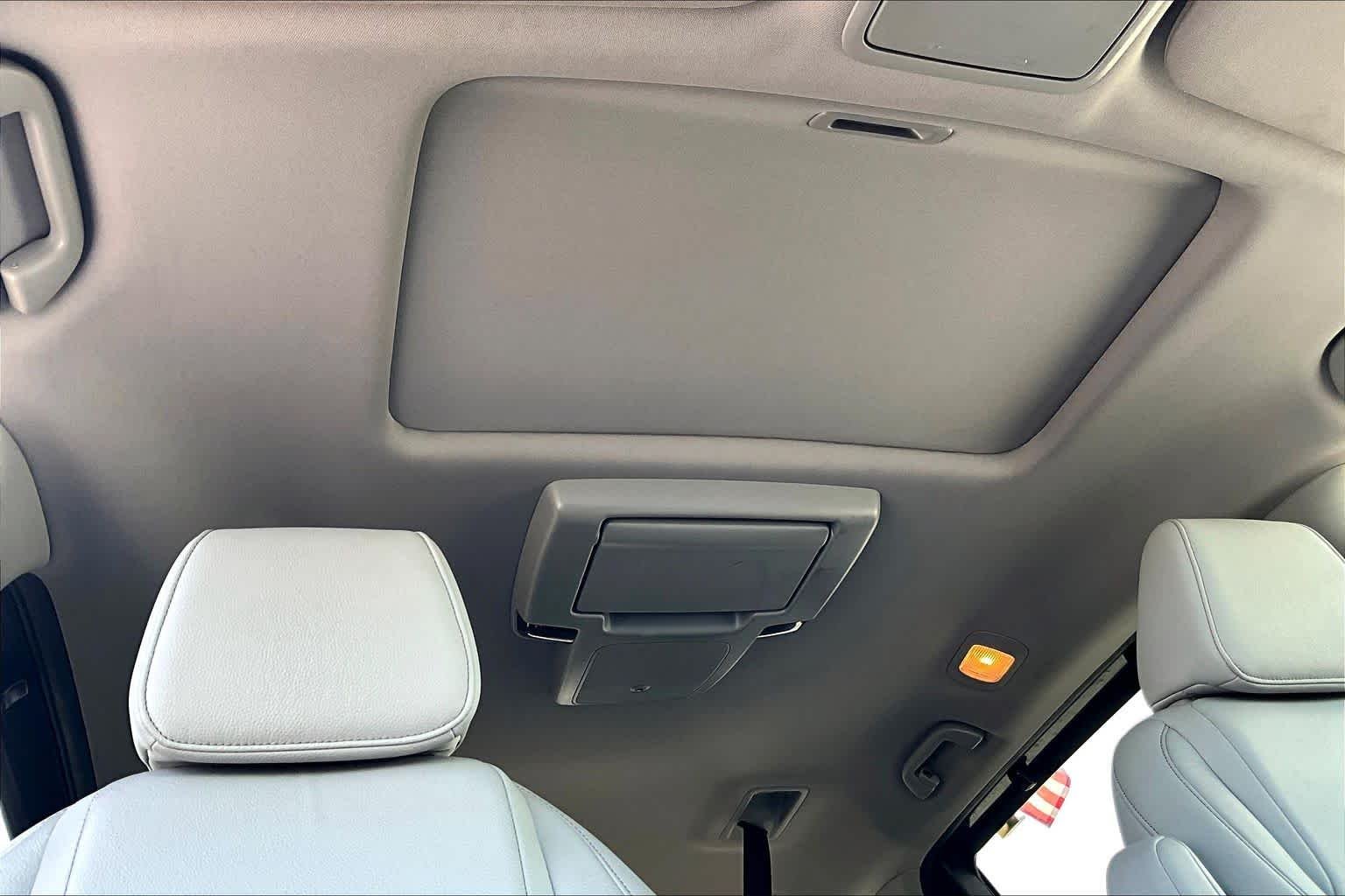 2024 Honda Odyssey Touring - Photo 14